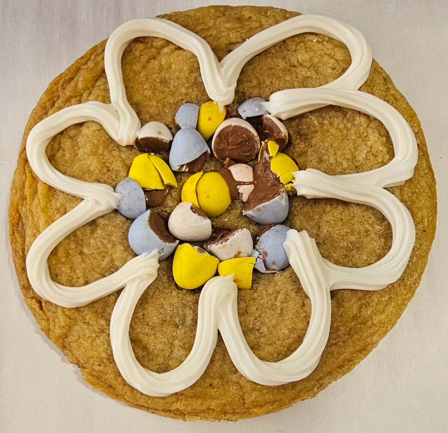 Easter Egg White Chocolate Daisy Cookie - 5oz.